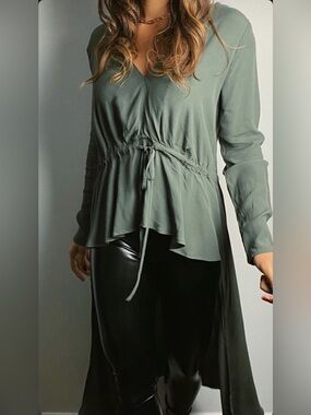 V-Neck Drawstring Peplum Tunic in Olive